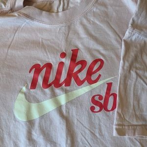 Mens Nike SB pale pink logo t-shirt